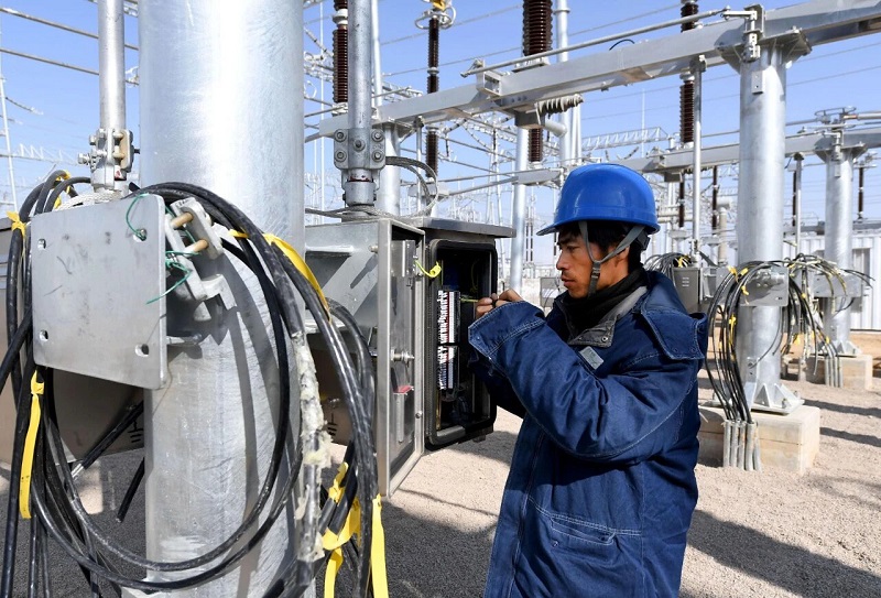 Bộ ngắt mạch SF₆: Một thành phần quan trọng của lưới điện cao áp, mang lại hiệu suất vượt trội nhờ độ âm điện cao và khả năng dập hồ quang gấp 100 lần không khí.